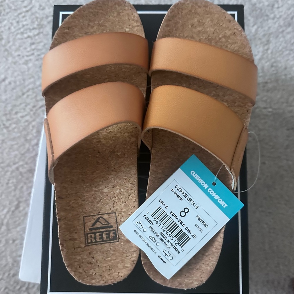 Brand New Reef Women's Cushion Vista Hi Sandals size 8